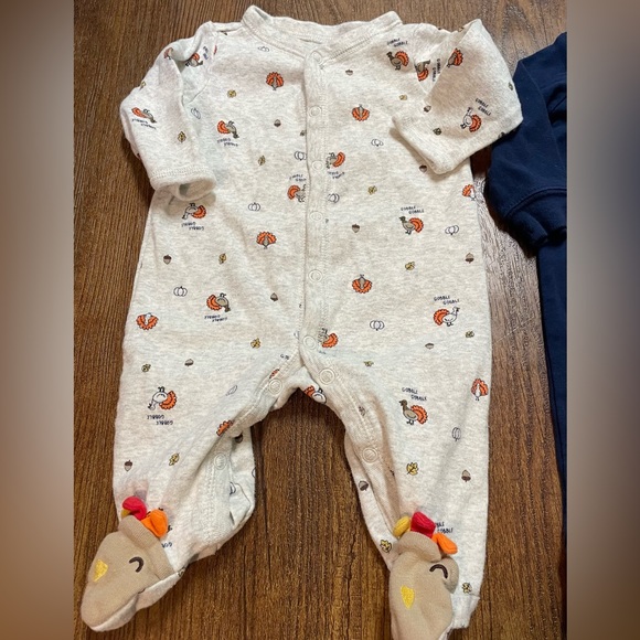 Thanksgiving Outfit and Pajamas - Picture 4 of 8